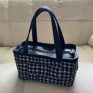 Harvey’s Houndstooth Seatbelt Bag
